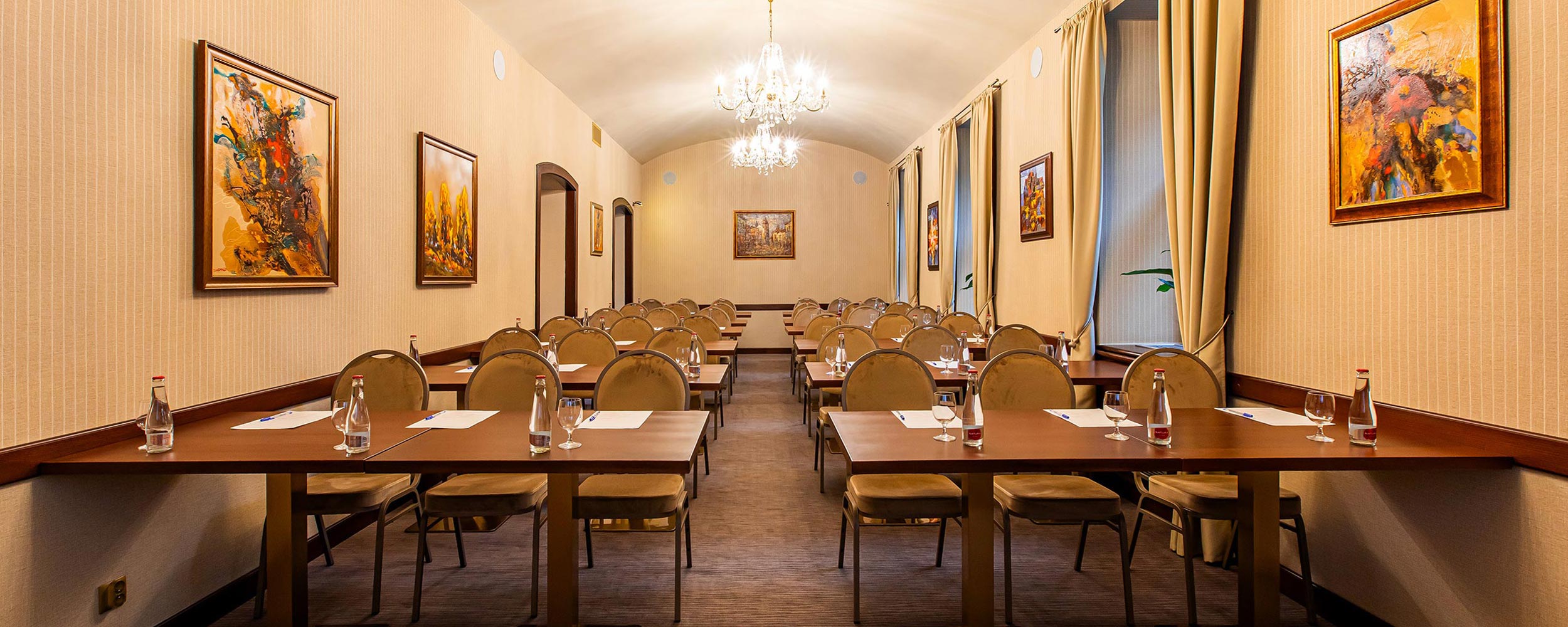 Rotary salónik Hotel Bankov Košice