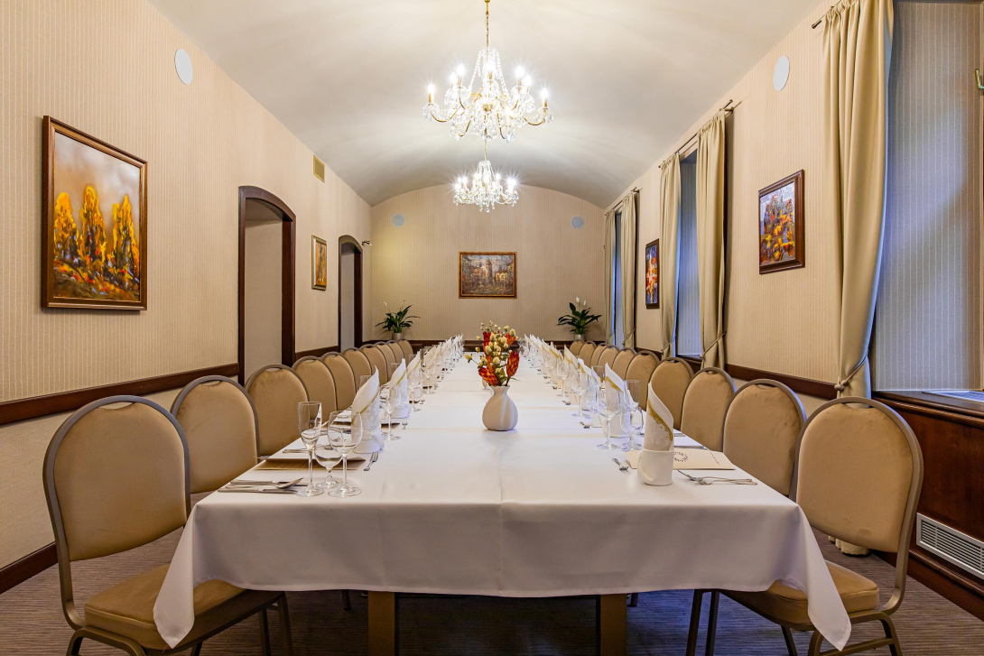 Rotary salónik Hotel Bankov Košice